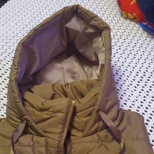 WOMAN HOODED SLEEVELESS COAT